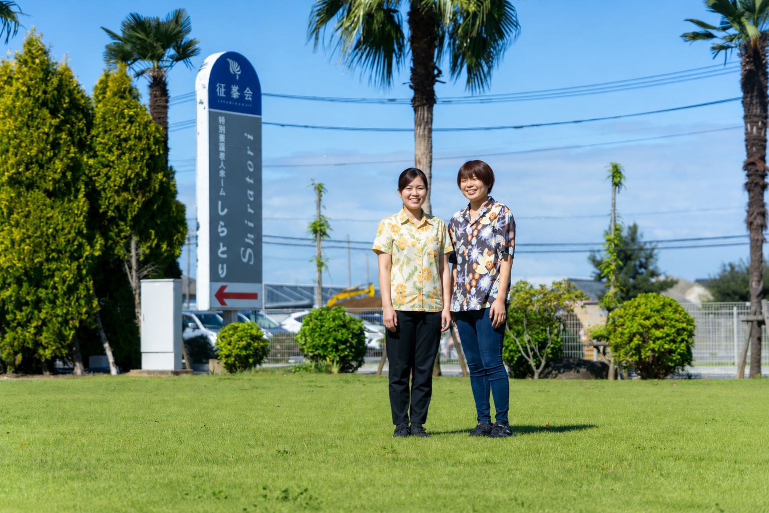 アロハシャツで、夏らしくお出迎え。