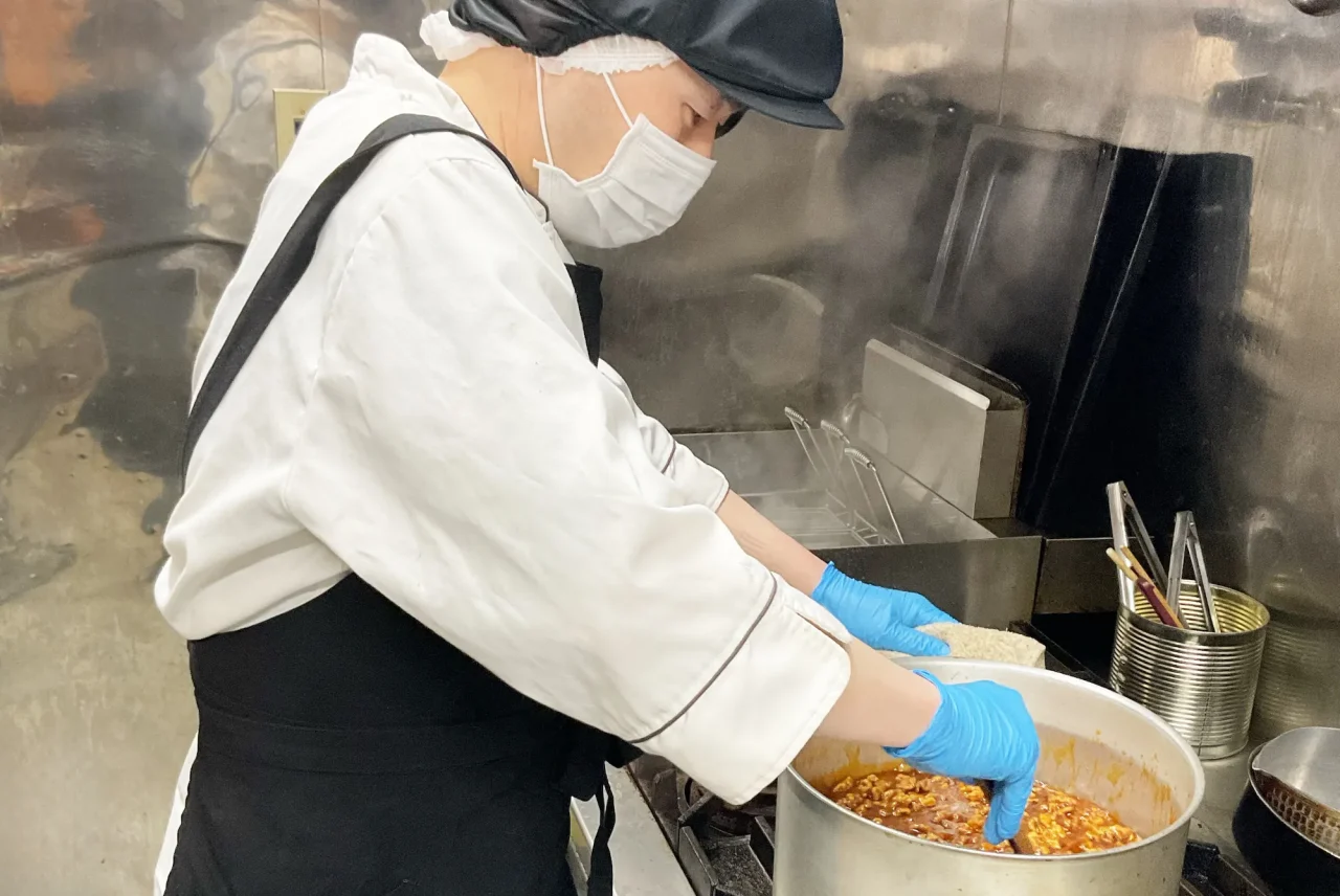 材料を混ぜる様子