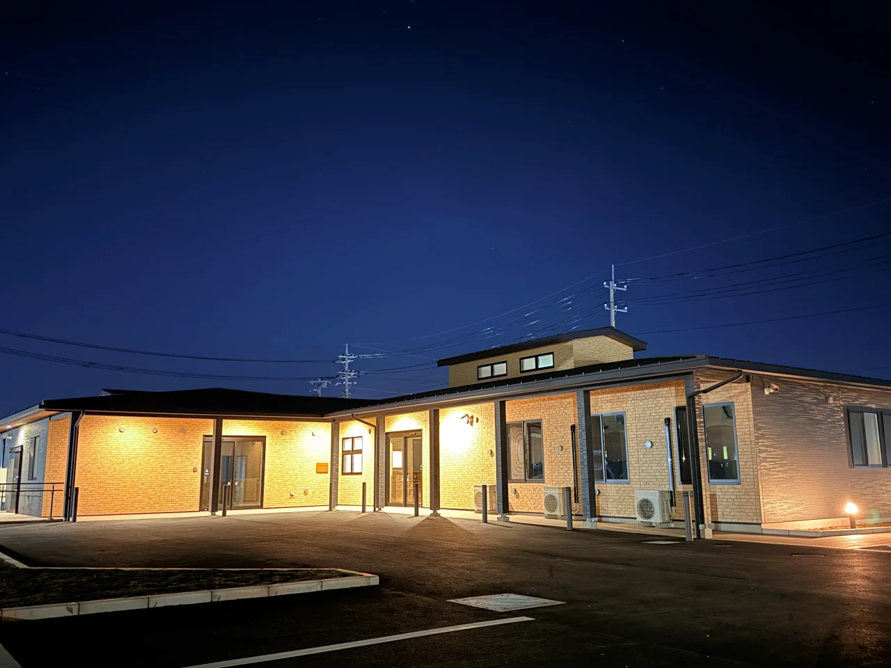 ベルウイング住宅型有料老人ホームベル・看護小規模多機能型居宅介護ウイングの夜